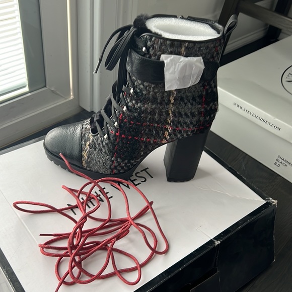 Nine West, size 8 black/gray/red multicolored plaid boot, brand new - Picture 5 of 5